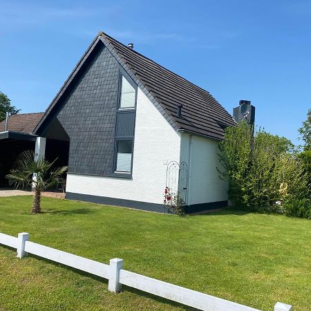 Traumhaftes Geraeumiges Ferienhaus In Meernaehe Брёйниссе Экстерьер фото