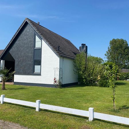 Traumhaftes Geraeumiges Ferienhaus In Meernaehe Брёйниссе Экстерьер фото