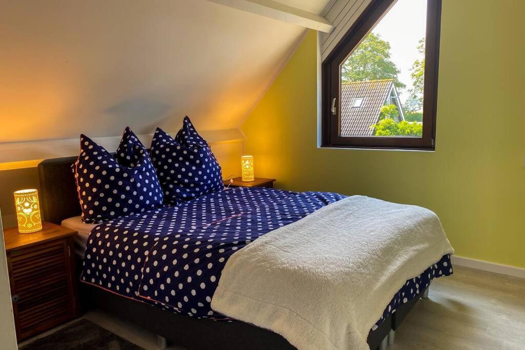 Traumhaftes Geraeumiges Ferienhaus In Meernaehe Брёйниссе Экстерьер фото